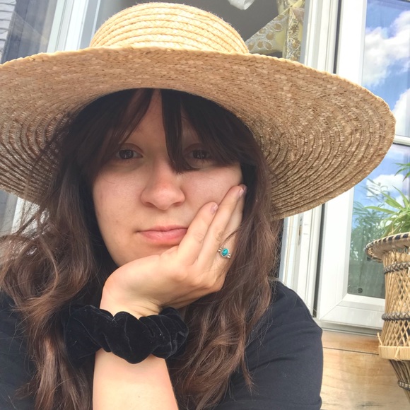 Meet your Posher, Jessica - Picture 1 of 1